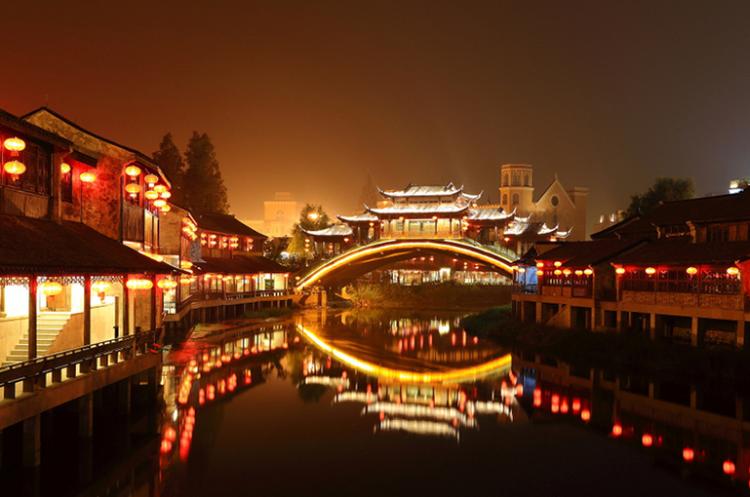 纯玩【升级1晚景区内5钻拈花湾客栈+乌镇当地网红酒店】探秘飞来峰『深度乌镇西栅+登雷峰塔+漫步西湖』体验抄经&双夜游 魔都2天充足自由活动 赠24小时接机 